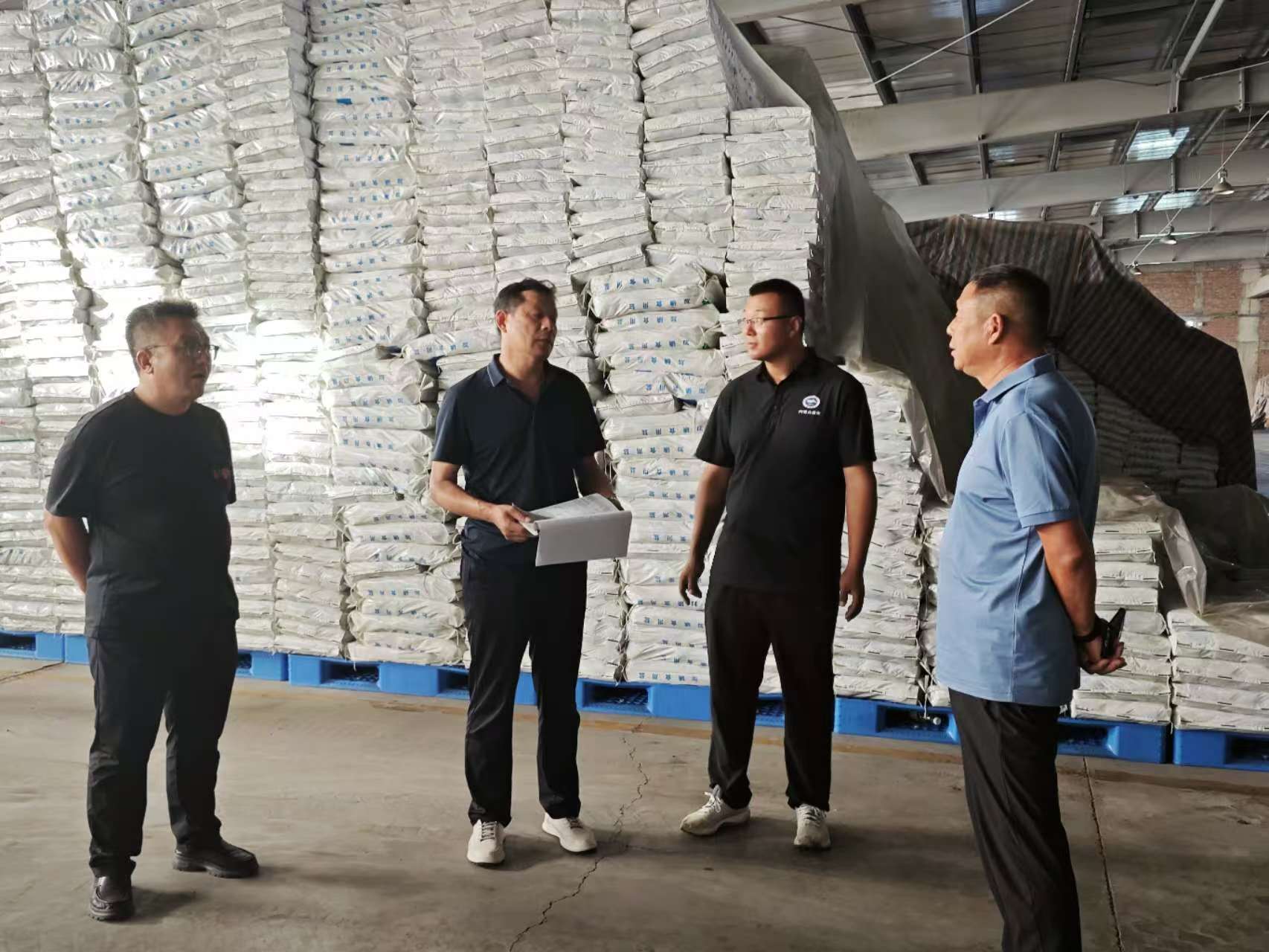筑牢食鹽安全防線 盟工信局、盟公安、盟市場到額鹽公司 開展聯(lián)合監(jiān)督檢查